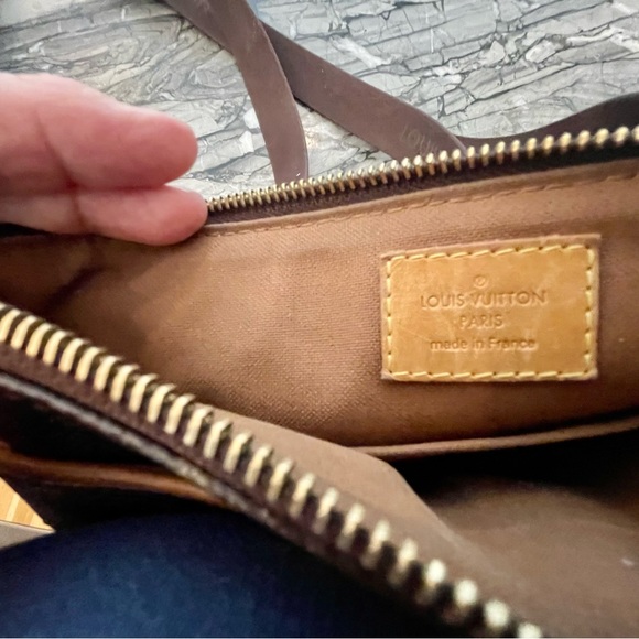 Authentic Louis Vuitton Monogram Pochette Valmy Shoulder Bag M40524 Used F/S - Picture 7 of 8